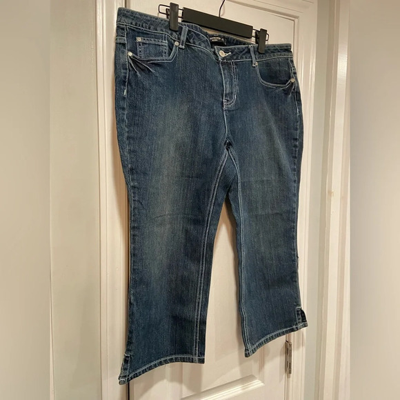 Canyon River Blues Split Hem Straight Leg Capri Denim White Trim Jeans Size 16 P - Picture 10 of 10